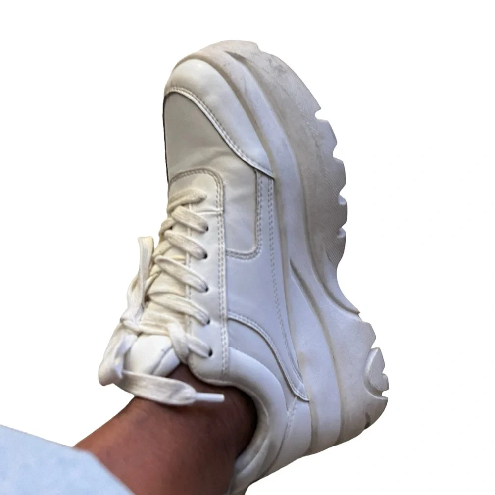 STEVE MADDEN SNEAKERS PLATFORMS SIZE 6 1/2 Excellent Pre-Owned Condition